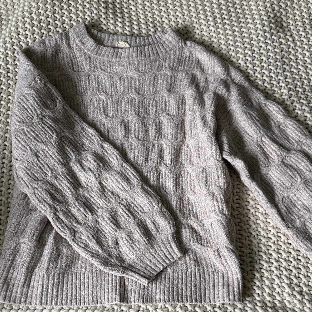 Hem & Thread Women's Cable Knit Sweater in Light Gray
